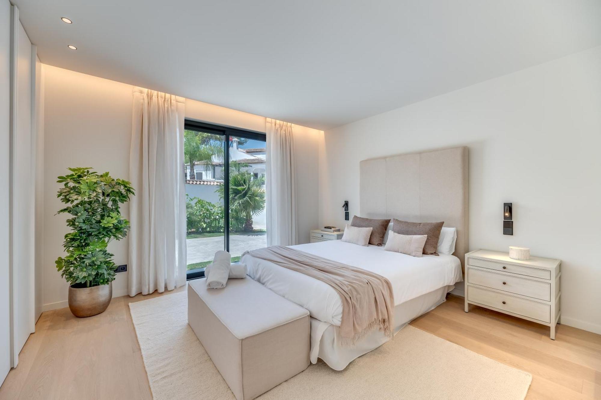 Vacation I Miraluna, Private Gated Community, Walkable To Golf Courses, Private Pool, Refurbished In 2024 * Marbella